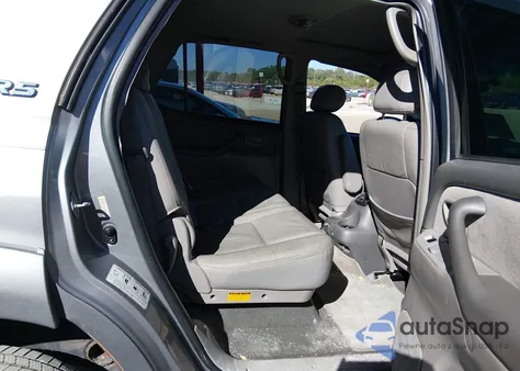 2001 Toyota Sequoia Sr5 V8 z USA, uszkodzony, nr VIN 5TDBT44AX1S040062